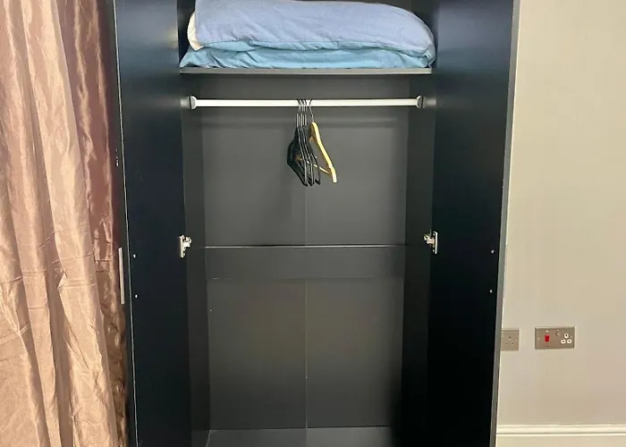 Double Room In Colindale With Shared Bathroom