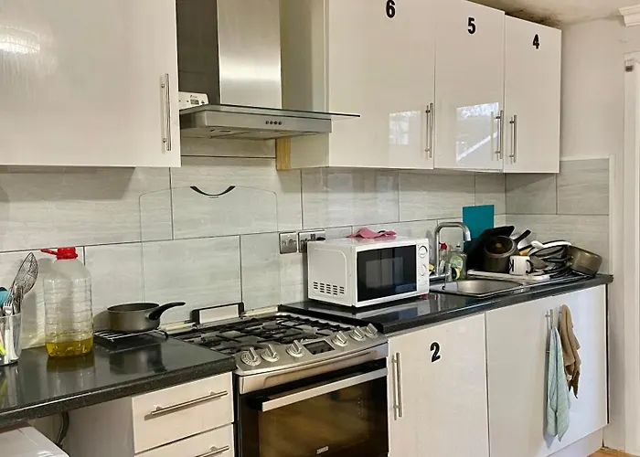 Double Room In Colindale With Shared Bathroom