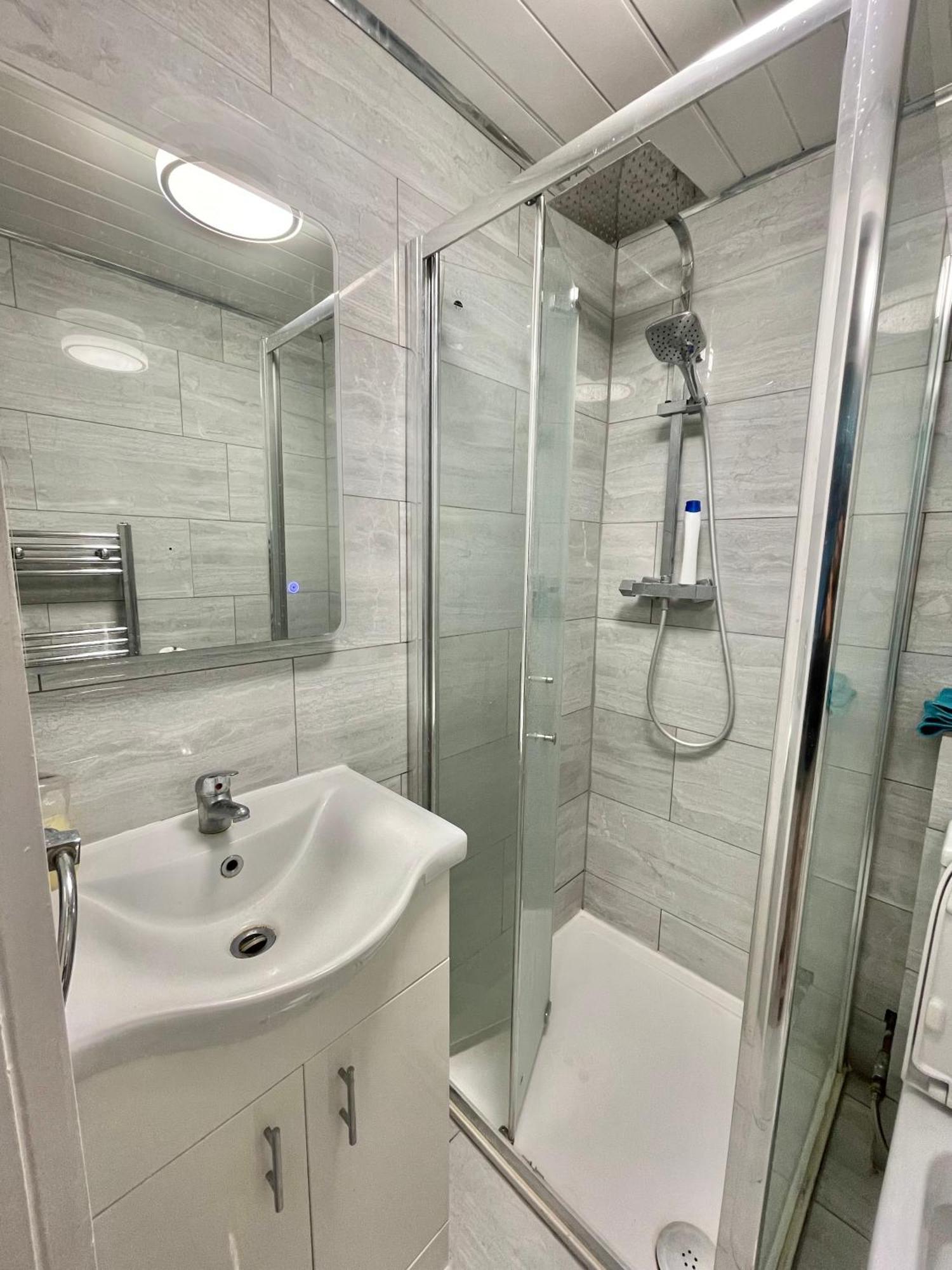 Séjour chez l'habitant Double In Colindale With Shared Bathroom Edgware